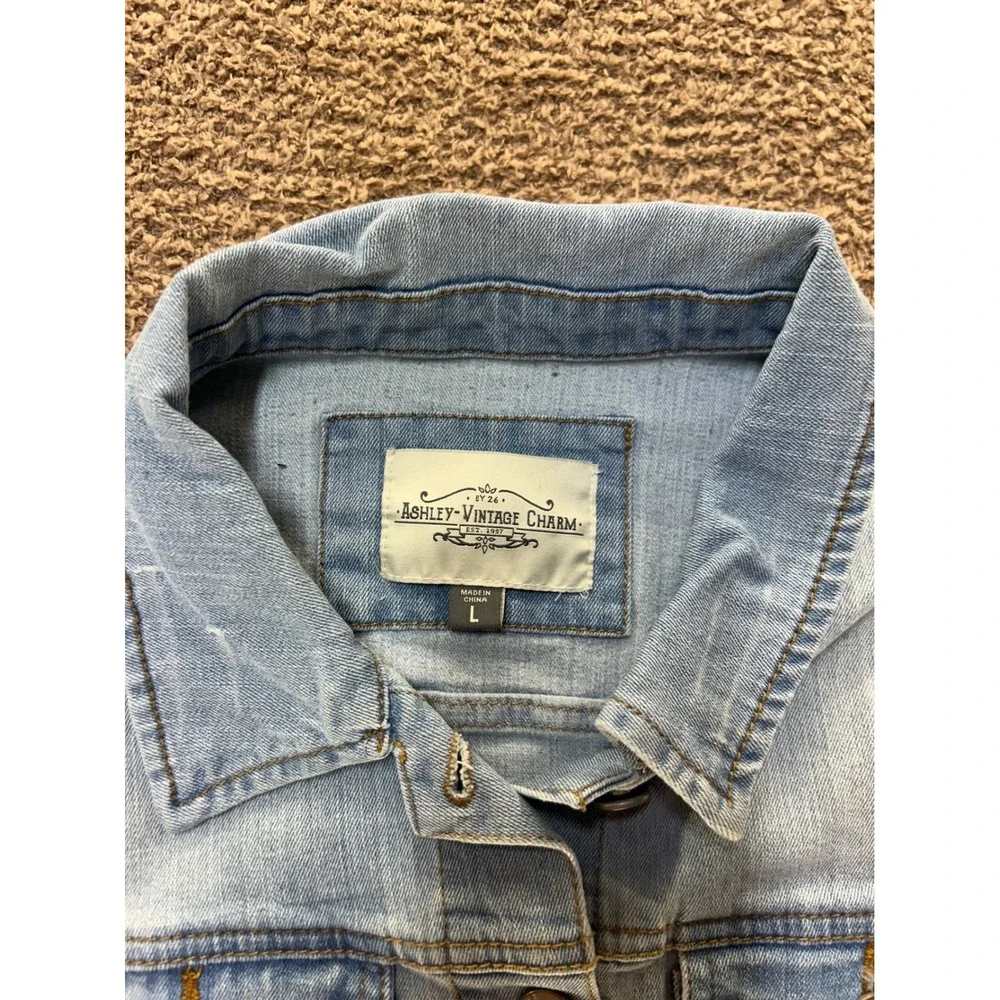 Ashley-Vintage Charm Womens Light Wash Denim Trucker Jacket Raw Hem JK-JR-0455 L